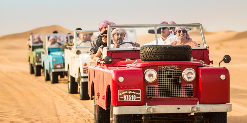 Lái xe Jeep trên cát - hoạt động thú vị tại sa mạc Safari